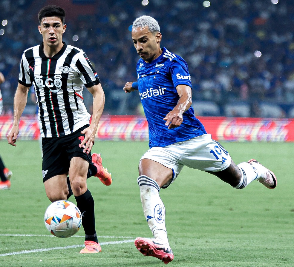 No Cruzeiro, Matheus Pereira nega preocupação com suspensão e elogia Diniz: "Um cara campeão" | cruzeiro | ge