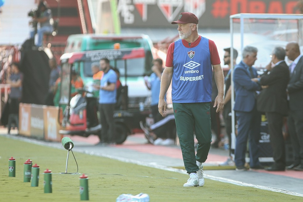 Mano Menezes critica baixo rendimento do Fluminense: "Tem que produzir para merecer" | fluminense | ge