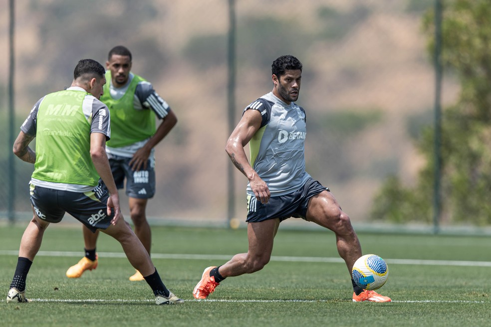 Escalação do Atlético-MG: Zaracho faz corridas em campo; Hulk e Paulinho treinam normalmente | atlético-mg | ge