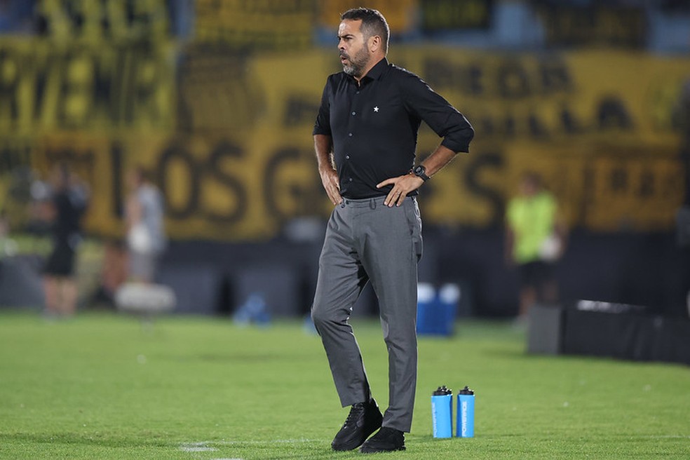 Artur Jorge comemora Botafogo na final da Libertadores: "Grupo de atletas que ficará na história do clube" | botafogo | ge