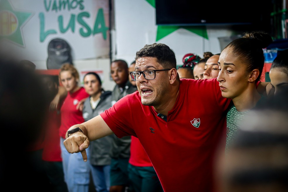 Técnico do Fluminense se queixa de arbitragem em final feminina do Carioca: "Queremos igualdade" | fluminense | ge