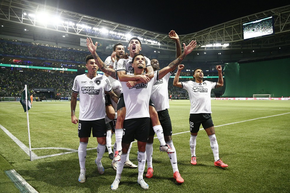 Torcida do Botafogo escolhe vitória contra Palmeiras como jogo mais importante do título brasileiro | botafogo | ge