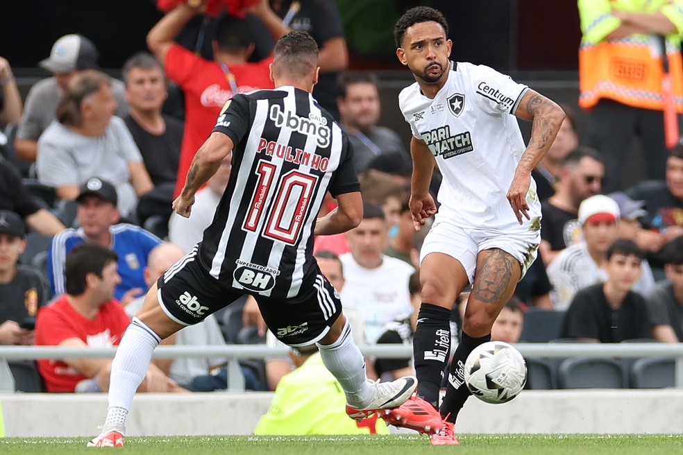 Vitinho, do Botafogo, tem lesão no joelho e fica fora da Copa Intercontinental | botafogo | ge