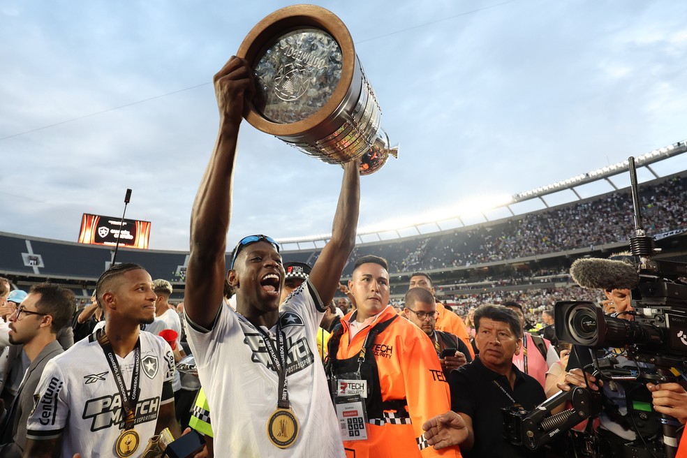 Luiz Henrique se despede do Botafogo: "Tive o ano mais feliz da minha vida" | botafogo | ge