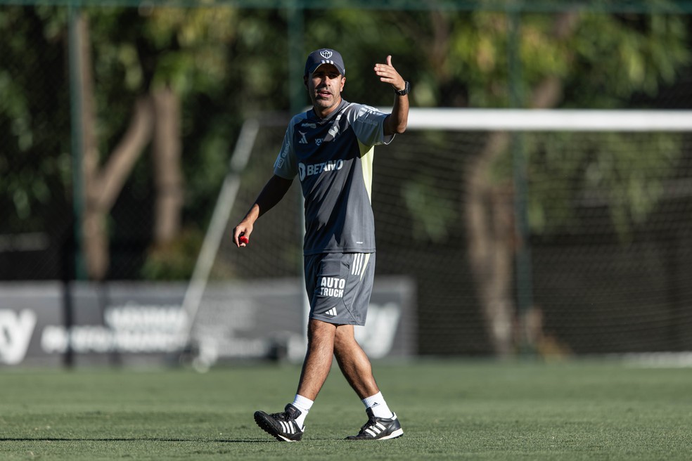 Conheça Lucas Gonçalves, técnico interino do Atlético-MG contra Athletico-PR; veja provável time | atlético-mg | ge