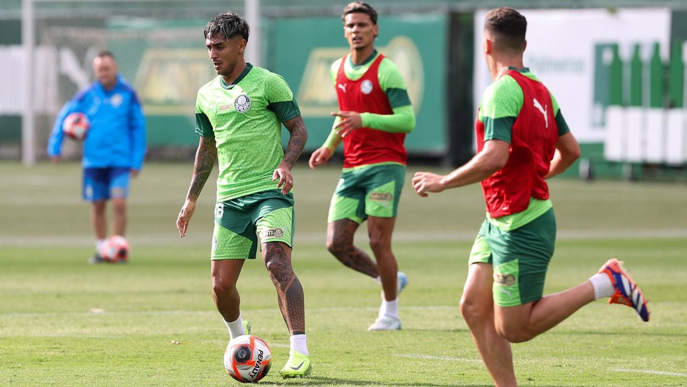 Palmeiras realiza primeiro treino com bola; Piquerez, Zé Rafael e Bruno Rodrigues ficam fora | palmeiras | ge