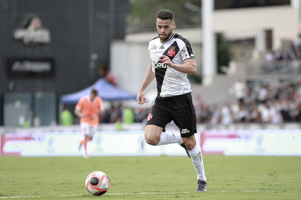 Zé Gabriel, De Lucca e Serginho não aproveitam chances, e Vasco não conta com trio para 2025 | vasco | ge