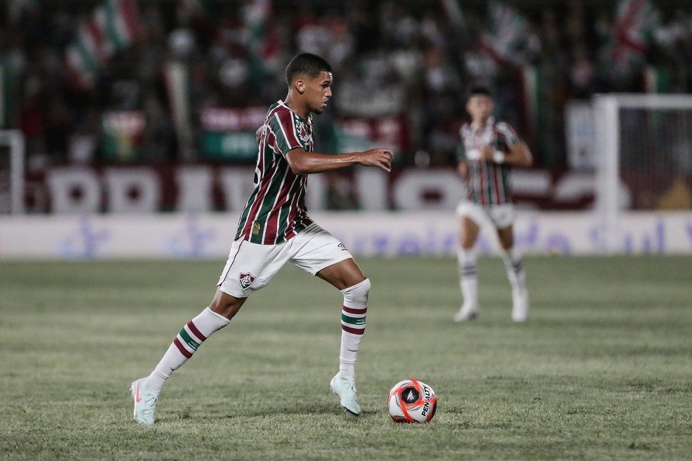 De chapéu desconcertante à quase assistência: a estreia de Riquelme no Fluminense | fluminense | ge