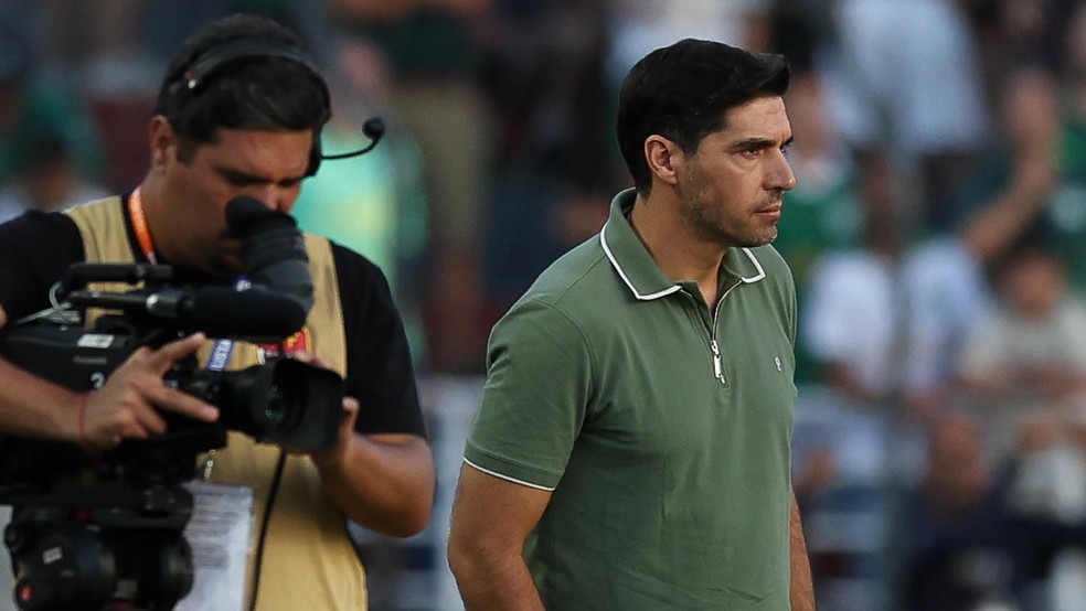 Abel diz que precisa de mais um centroavante no Palmeiras e pede "esforço" por contratações | palmeiras | ge