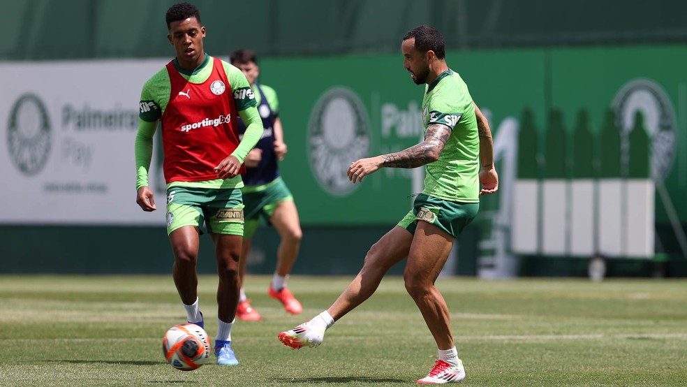 Palmeiras se reapresenta e inicia preparação para clássico com Felipe Anderson em campo | palmeiras | ge