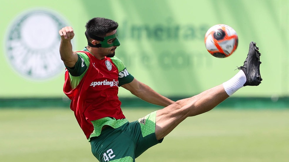 Flaco López começa ano cobrado no Palmeiras, e Abel intensifica pedidos pela contratação de um 9 | palmeiras | ge