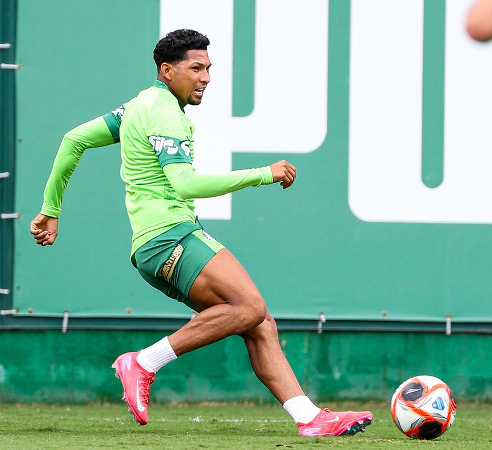 Escalação do Palmeiras: Rony treina após negociação dar errado, e Abel faz últimos testes no time | palmeiras | ge