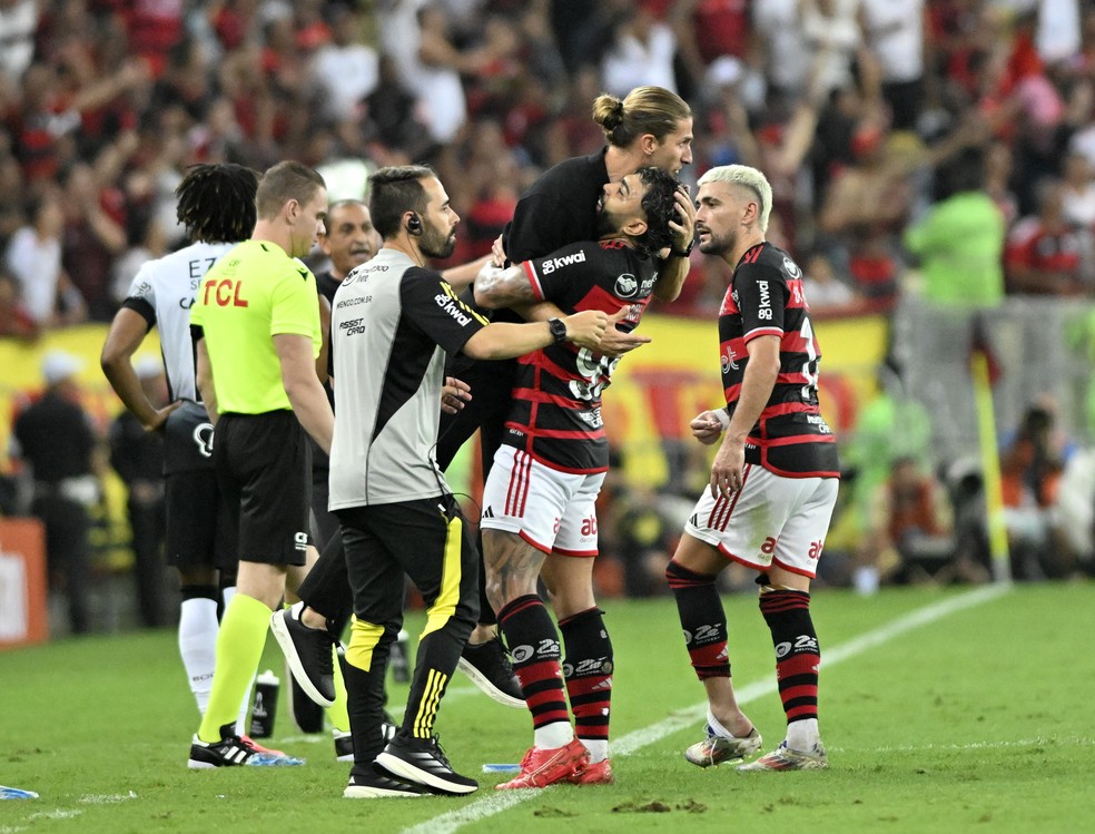 Gabigol elogia Filipe Luís, do Flamengo: "Melhor do Brasil. Próximo técnico da Seleção" | flamengo | ge