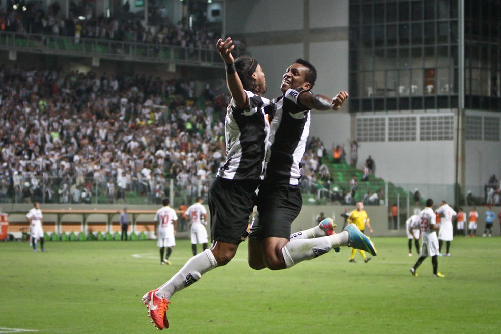 Você lembra? O dia que o Atlético-MG quase demitiu Ronaldinho Gaúcho às vésperas de confronto com Vasco | atlético-mg | ge