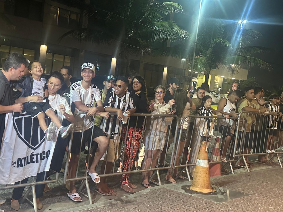 Com festa da torcida, Atlético-MG chega ao Rio de Janeiro para final da Copa do Brasil diante do Flamengo | atlético-mg | ge