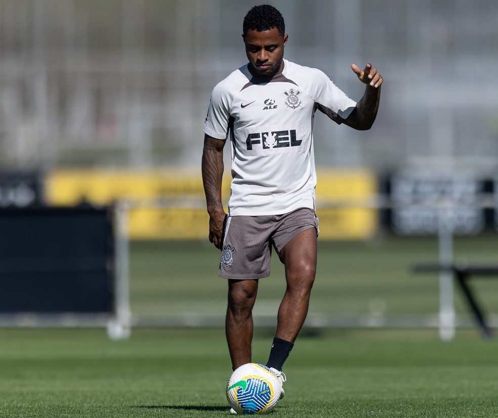 Diego Palacios abre mão de férias e treina com jovens do Corinthians para acelerar recuperação | corinthians | ge