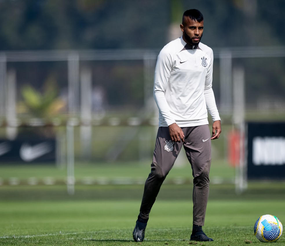 Alex Santana anima Corinthians e é preparado para voltar ao time contra o Athletico-PR | corinthians | ge