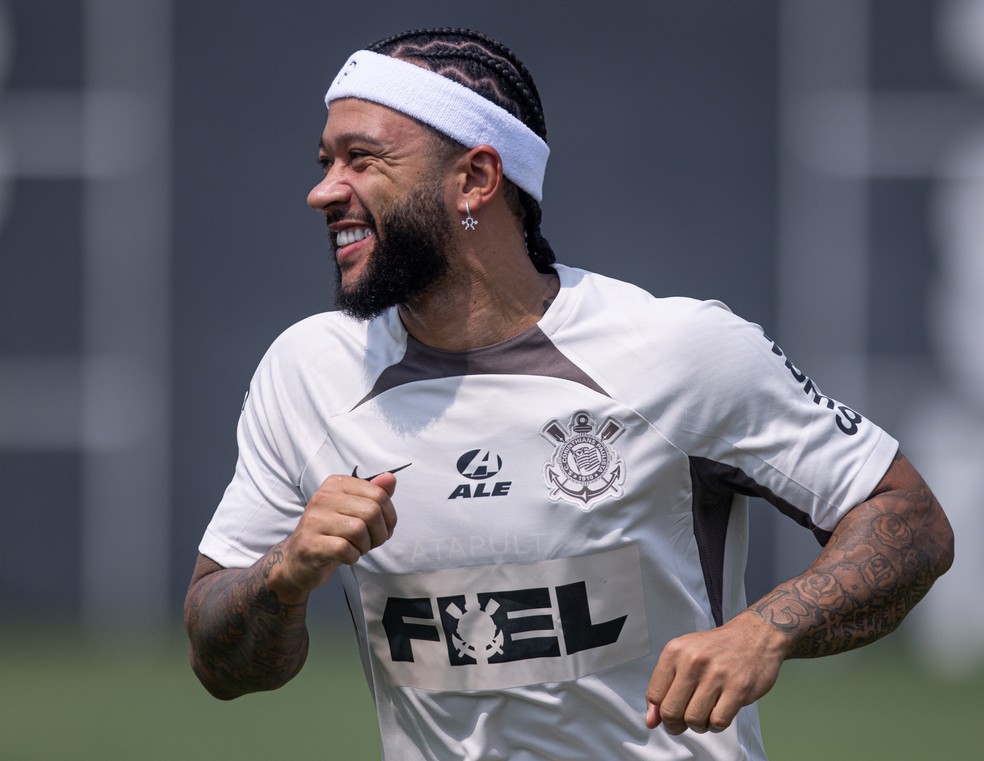 Como Memphis Depay dribla barreira do idioma para se entrosar em início no Corinthians | corinthians | ge