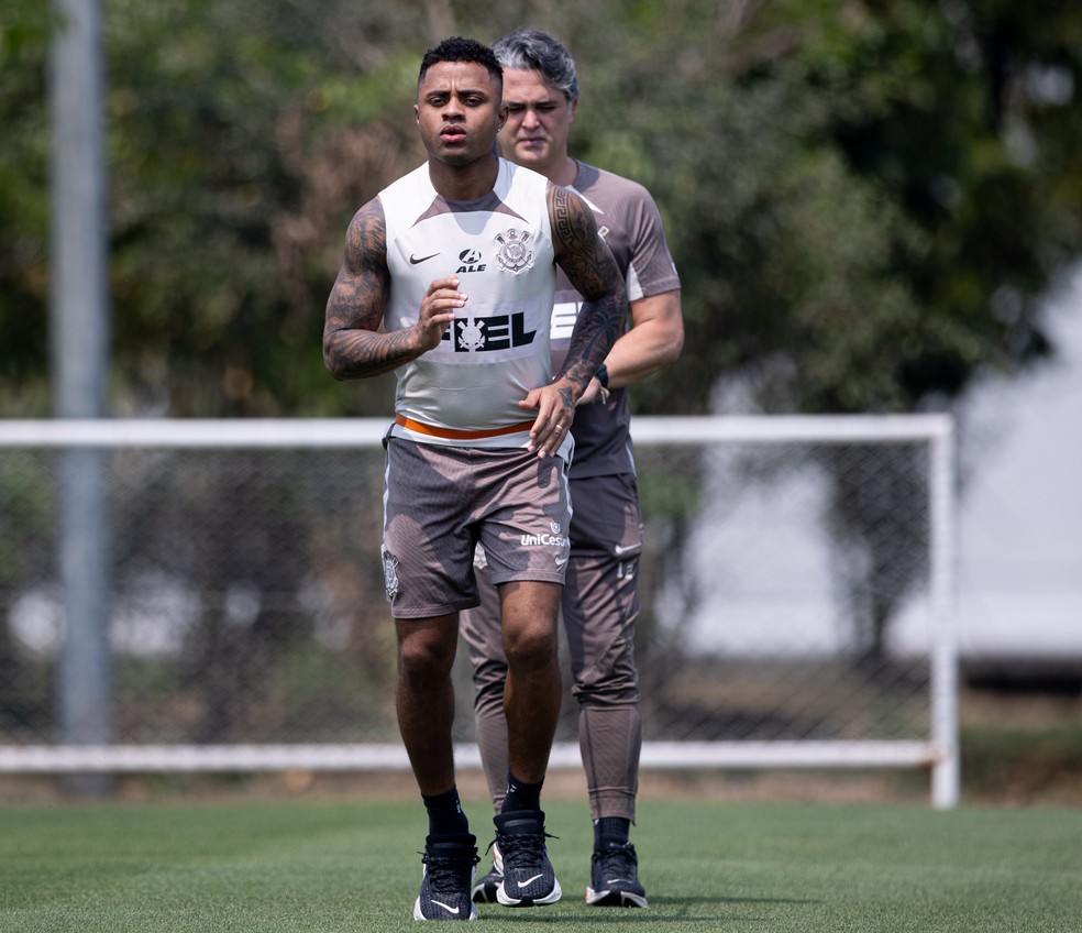 E o Palacios? Lateral avança em recuperação, mas segue sem previsão de retorno ao Corinthians | corinthians | ge