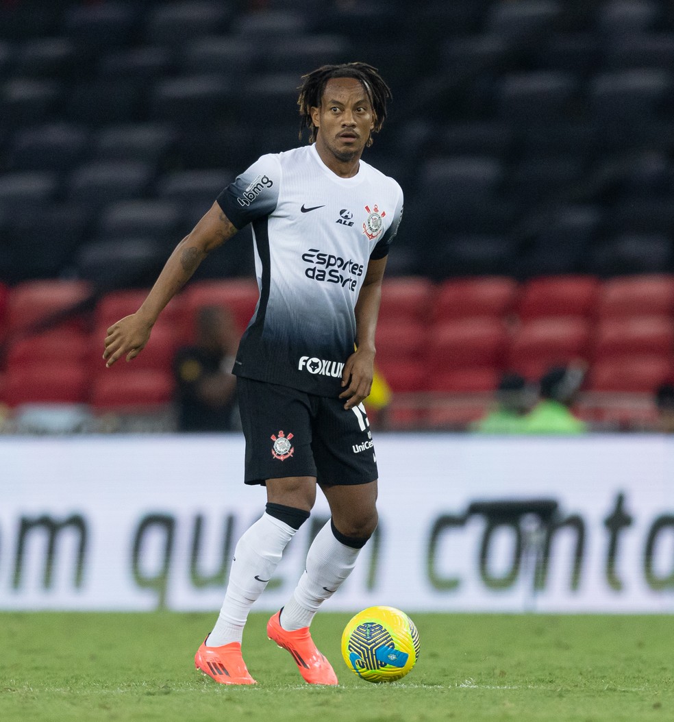 Carrillo cresce no Corinthians e ganha espaço para virar titular pós-Data Fifa | corinthians | ge