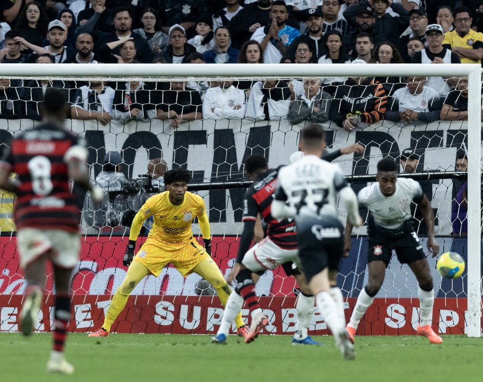 Veja prazo do Corinthians para pagar multa ao Flamengo e não perder opção de compra de Hugo | corinthians | ge