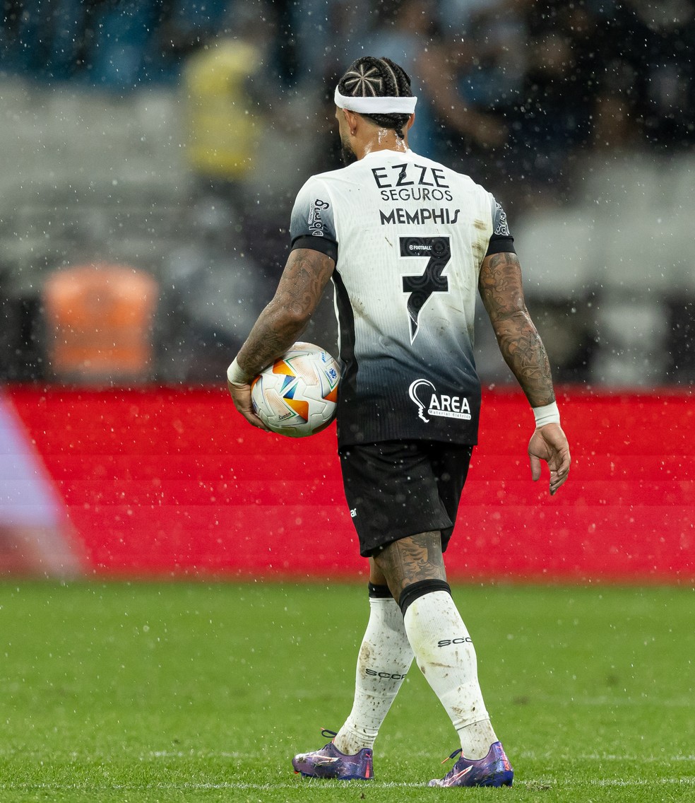 Memphis se declara ao Corinthians e diz: "Lutando para levar o clube de volta para onde ele pertence" | corinthians | ge