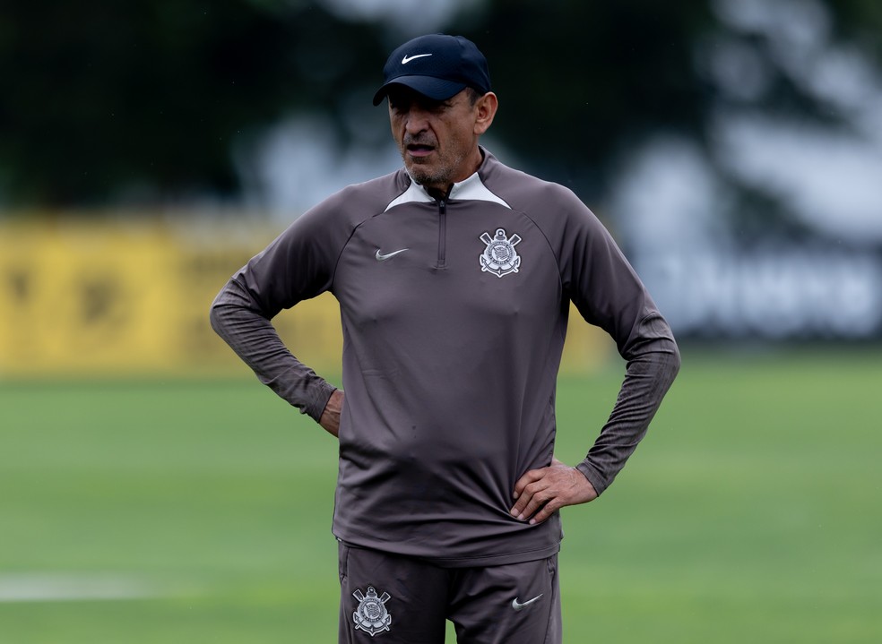 Escalação do Corinthians: Ramón prepara time com três zagueiros e mais duas trocas em Dérbi | corinthians | ge