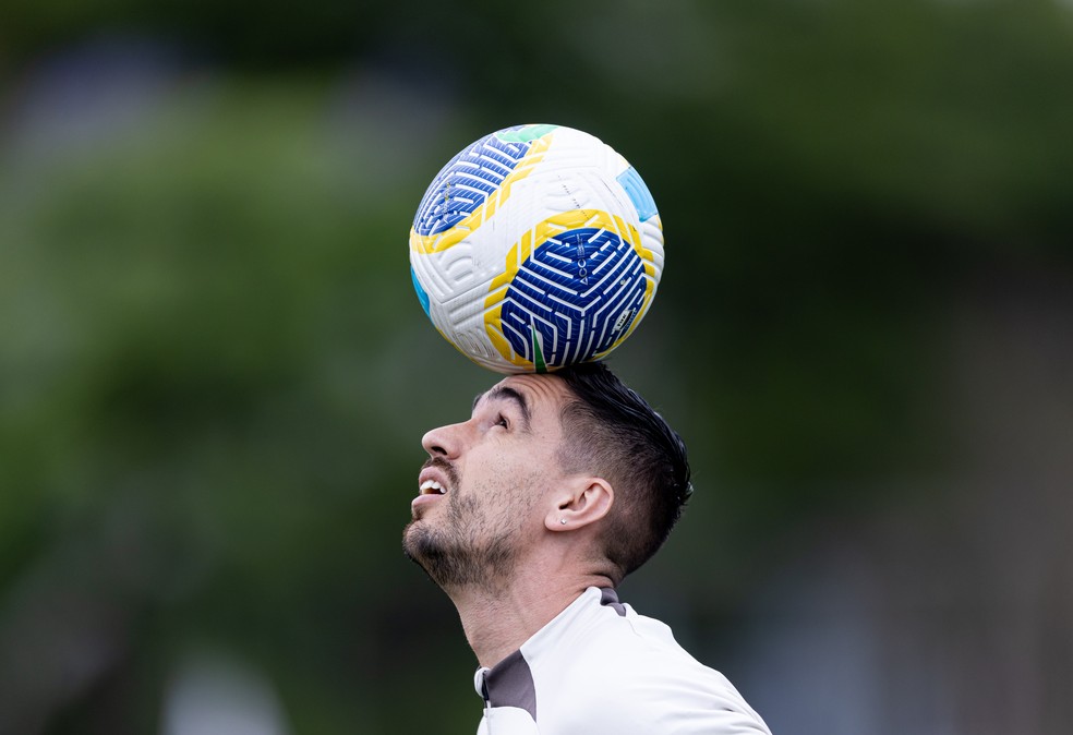 Igor Coronado diz querer ficar no Corinthians e analisa concorrência com Garro: "Cabem os dois" | corinthians | ge