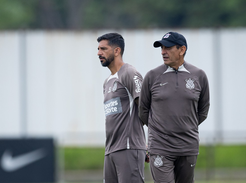 Comissão técnica do Corinthians volta aos trabalhos no CT e intensifica planejamento para 2025 | corinthians | ge