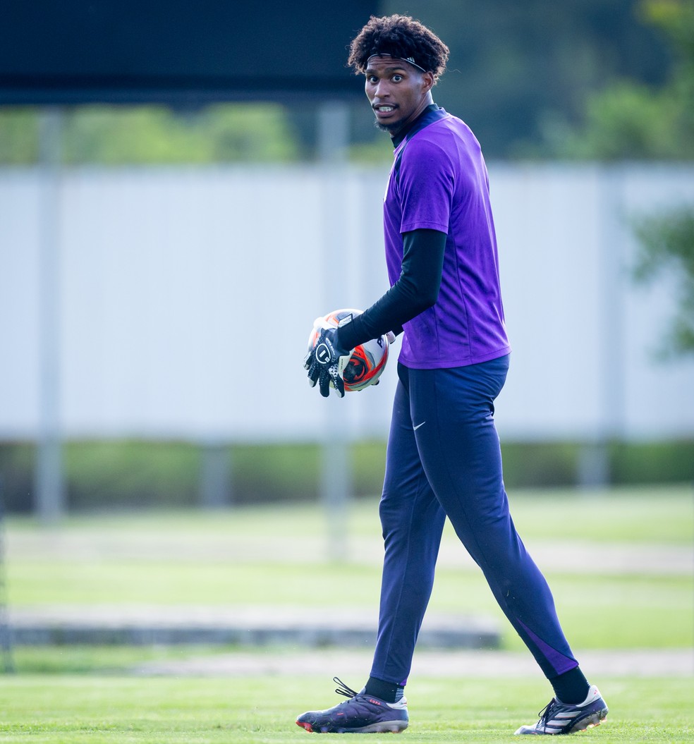 Escalação: Corinthians deve ter o retorno de Hugo Souza contra o São Paulo | corinthians | ge