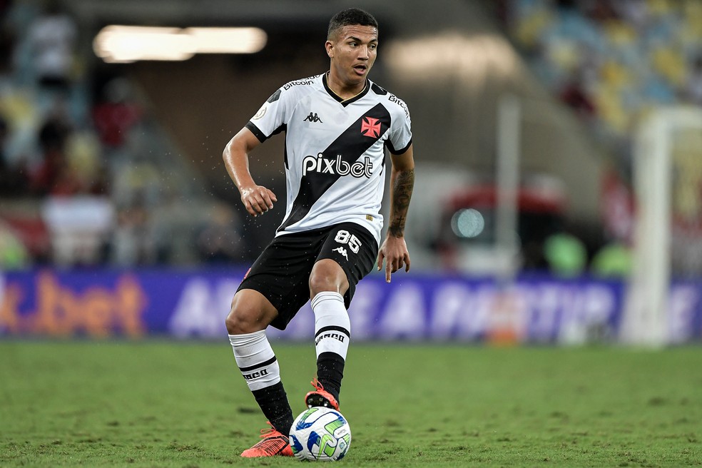 Mateus Carvalho desperta interesse de clubes estrangeiros e será observado em jogo do Vasco | vasco | ge