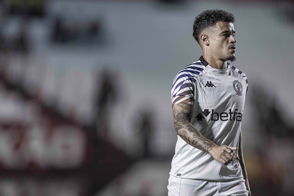 Coutinho tem chances de voltar ao Vasco contra o Athletico-PR, pelo Brasileirão | vasco | ge