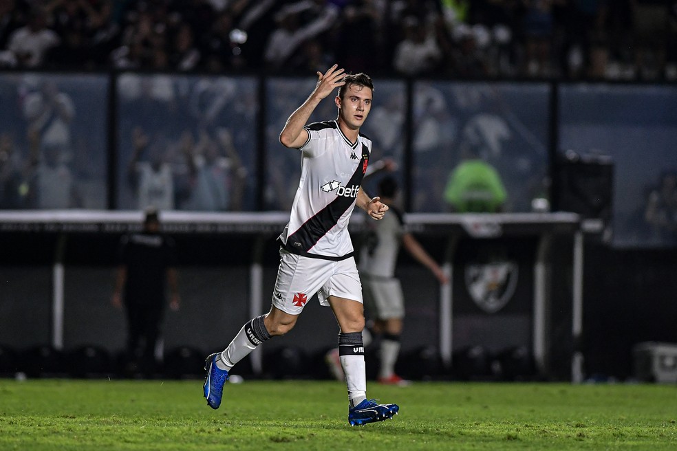 Quase quatro meses após gol de classificação, Lucas Piton revê sua última vítima pelo Vasco | vasco | ge