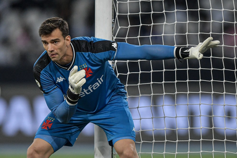 Saiba como está a renovação de Léo Jardim com o Vasco, goleiro que mais trabalha no Brasil | vasco | ge