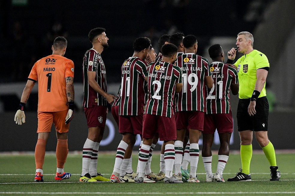 Análise: Fluminense desmorona após gol polêmico e vive cenário que não pode se repetir | fluminense | ge