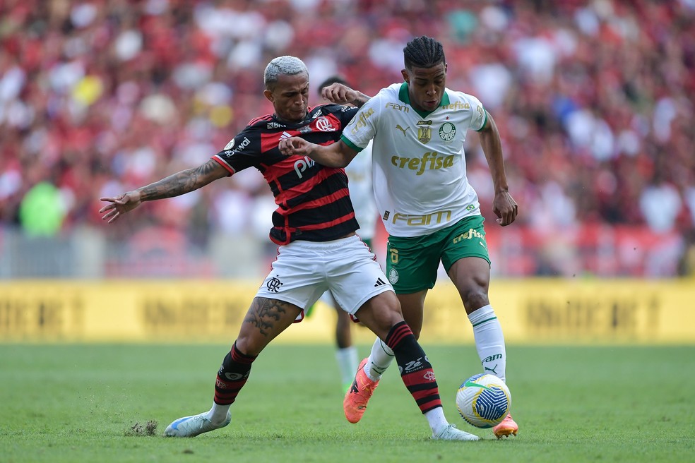 Wesley recebe mentoria e investe em fisioterapia e análise de desempenho para decolar no Flamengo | flamengo | ge