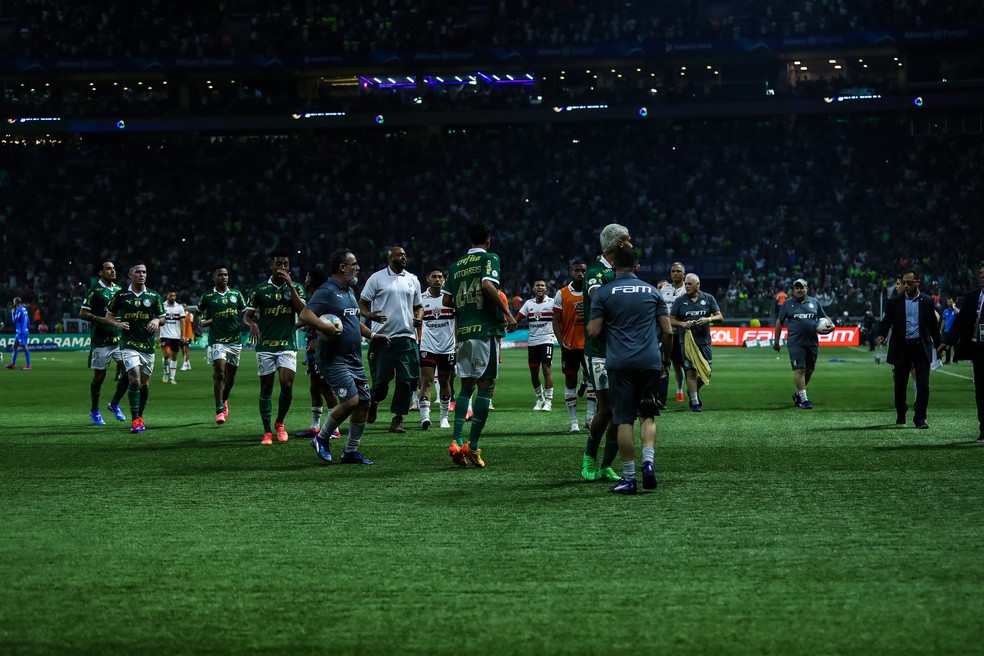 Bastidores: confusão reacende racha entre São Paulo e Palmeiras após "panos quentes" em abril | palmeiras | ge