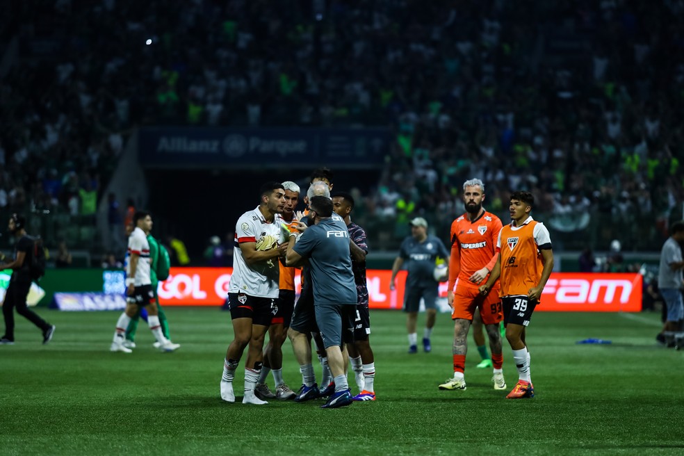 Palmeiras é punido no STJD por cantos homofóbicos, objetos atirados e rixa no Choque-Rei | palmeiras | ge