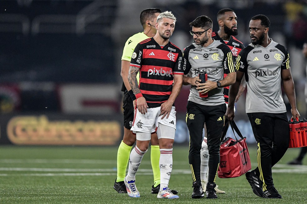 Flamengo espera ter volta de Pedro contra Corinthians, mas problemas musculares explodem em 15 dias | flamengo | ge