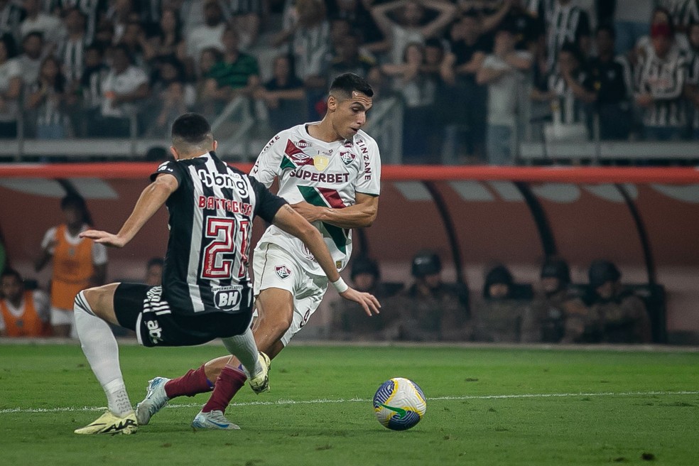 Serna aprimora a parte física e se aproxima de ficar à disposição do Fluminense; veja a previsão | fluminense | ge