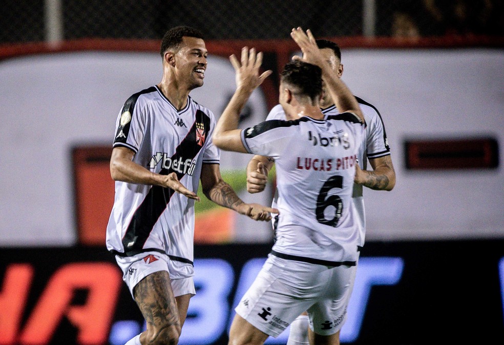 Escalação do Vasco: Rafael Paiva testa mudanças na equipe antes de enfrentar o Palmeiras | vasco | ge