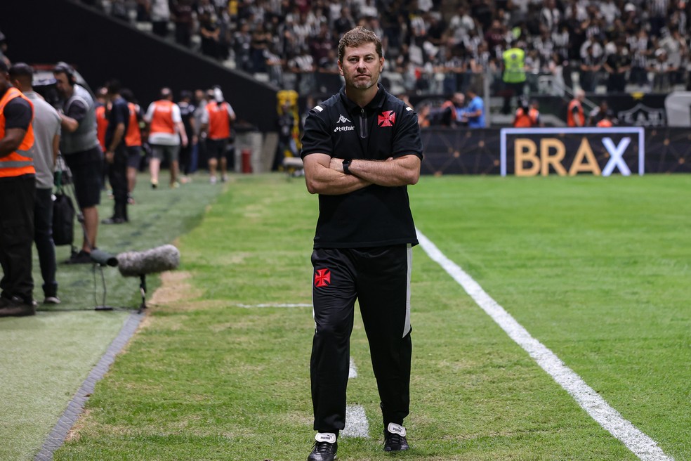 Vasco completa 35 dias longe de casa e encerra sequência dura com dois pontos e vivo na Copa do Brasil | vasco | ge