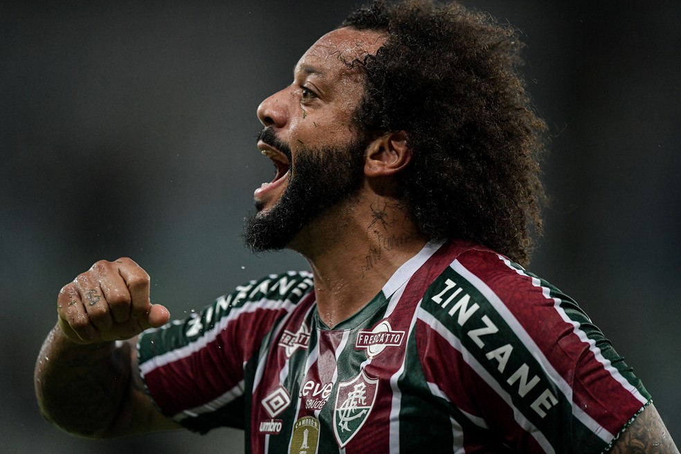 Após rescisão com Fluminense, Marcelo comemora permanência do clube no Brasileiro: "Gigante" | fluminense | ge