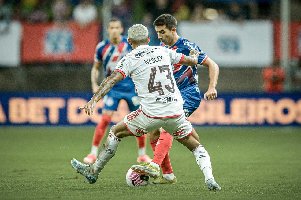 Wesley teve cãibra em Bahia x Flamengo e não preocupa para o Fla-Flu | flamengo | ge