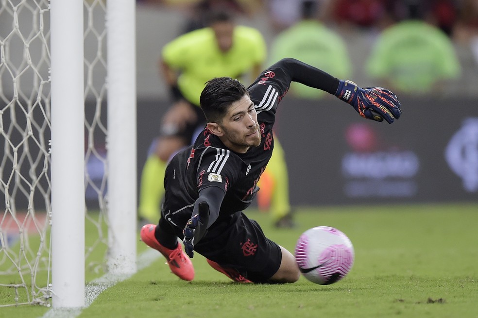 Rossi pega 2ª cobrança seguida no Flamengo e mira Corinthians: "Jogo decisivo que pode ter pênaltis" | flamengo | ge