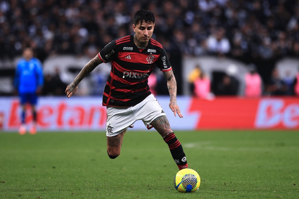 Escalação do Flamengo: Filipe Luís terá três zagueiros e Pulgar titular contra o Cuiabá | flamengo | ge