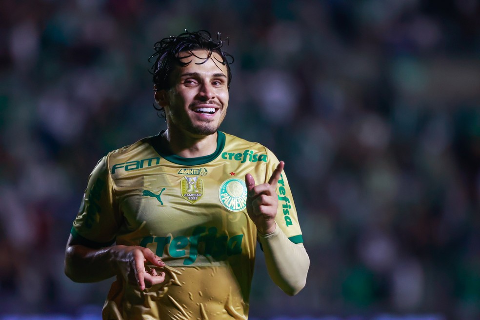 Veiga faz três, pede música e iguala Edmundo com 99 gols pelo Palmeiras: "Algo muito grande" | palmeiras | ge