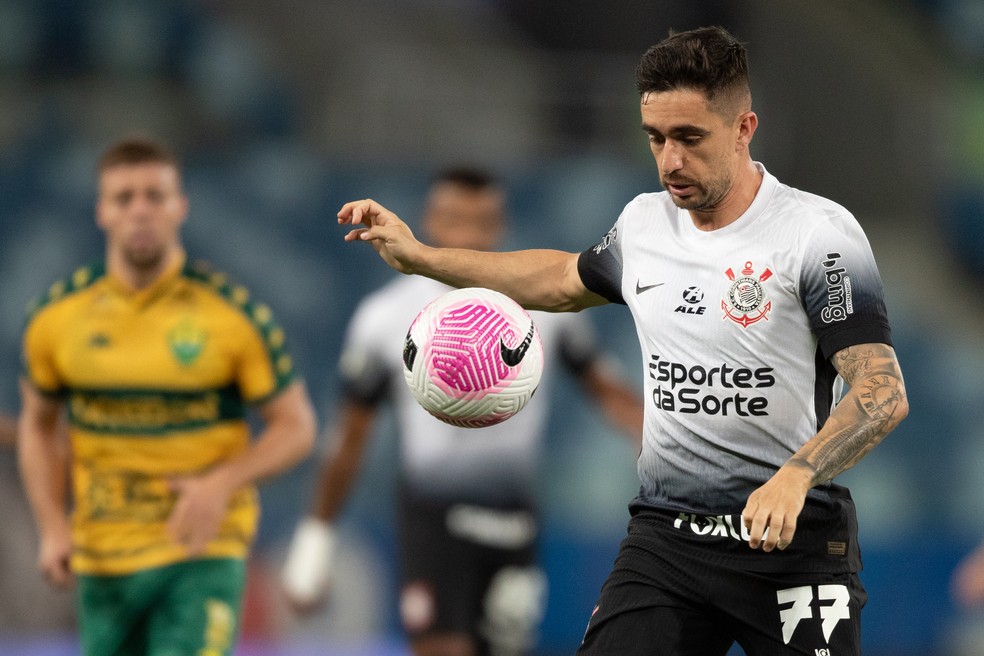 Igor Coronado recebe terceiro cartão amarelo e vai desfalcar Corinthians contra o Palmeiras | corinthians | ge