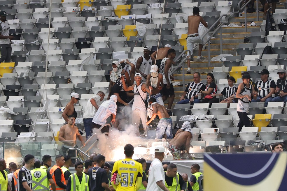 Atlético-MG x Athletico-PR: Galo desiste de pedido, e duelo contra o rebaixamento será sem torcida | atlético-mg | ge