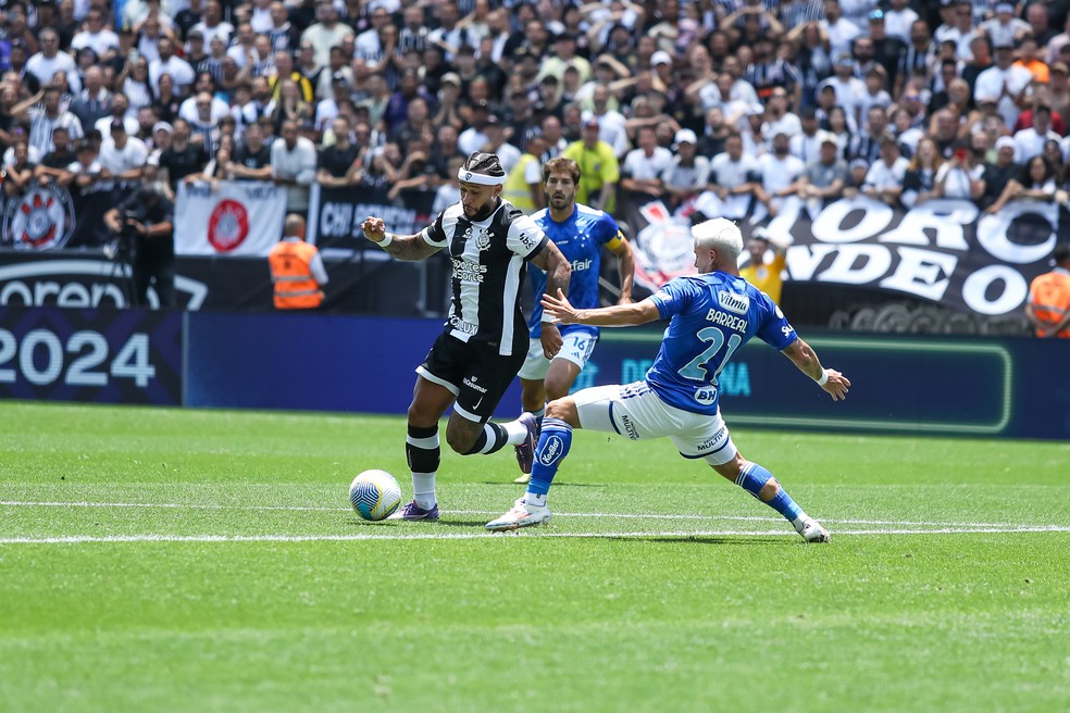 Memphis vira desfalque do Corinthians contra o Vasco; Yuri sai com dores e é dúvida | corinthians | ge